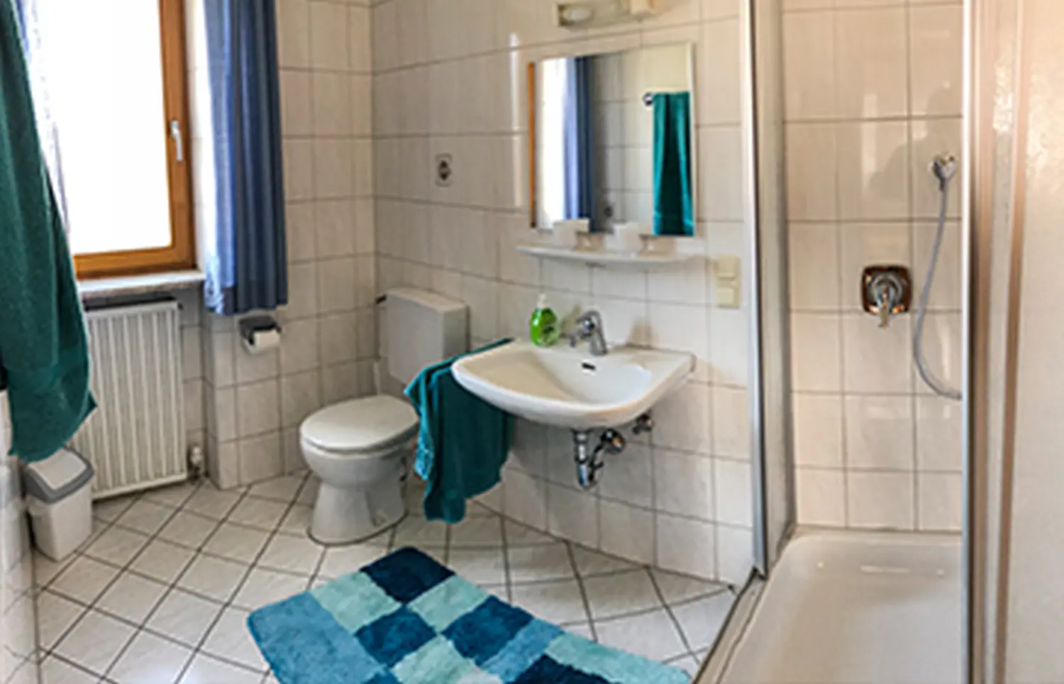 Zur Auszeit- Innenansicht eines Badezimmers