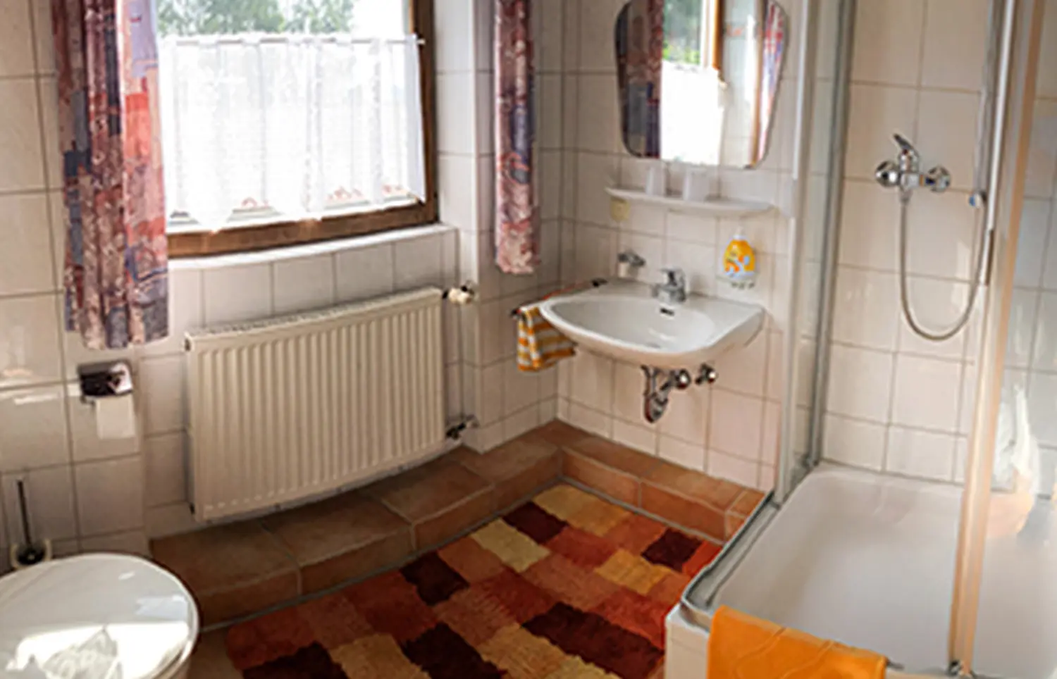 Zur Auszeit- Innenansicht eines Badezimmers