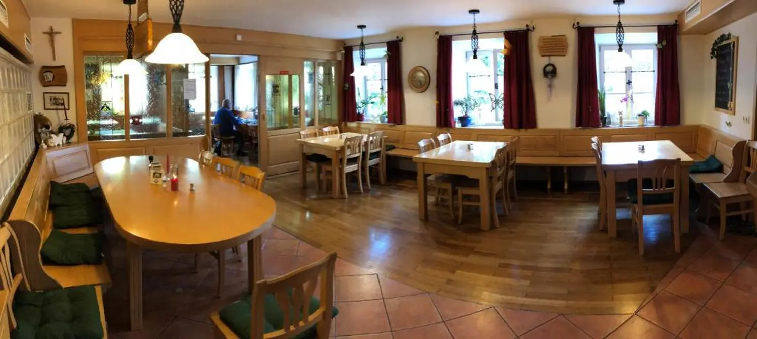 Zur Auszeit – Innenansicht eines Speisesaals